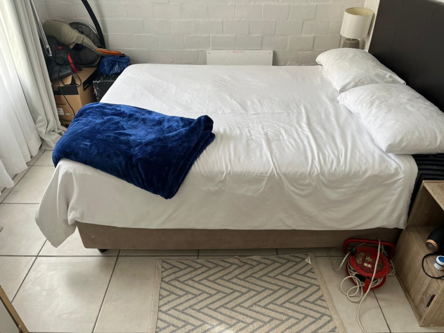 To Let 1 Bedroom Property for Rent in Table View Western Cape